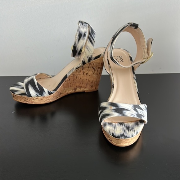 NY&Co Black and White Wedge Sandals Sz 6 - Picture 3 of 9